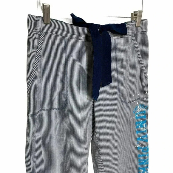 Pink VS XS blue seersucker drawstring capris - Picture 3 of 7